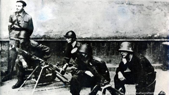 Резултат с изображение за Нацистите потушават Варшавското въстание