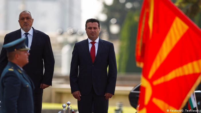 North Macedonia's Prime Minister Zoran Zaev and his Bulgarian counterpart Boyko Borissov (Reuters/O. Teofilovski)