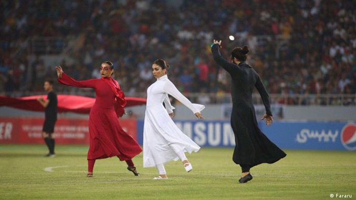 افتتاحیه مسابقات غرب آسیا در کربلا نه به خاطر فوتبال، بلکه به دلیل حضور بی‌حجاب زنان و رقص و موسیقی آنها جنجال برانگیخت