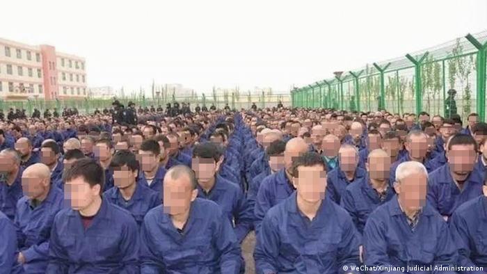مسلمون يغور في معتقل صيني