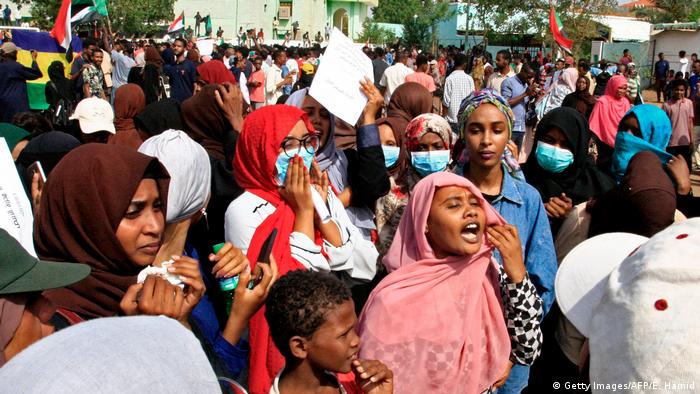 Unruhen im Sudan | Demonstration (Getty Images/AFP/E. Hamid)