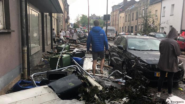  Luxembourg, Petange: Tornado causes destruction (Reuters / P. Bourgeois)