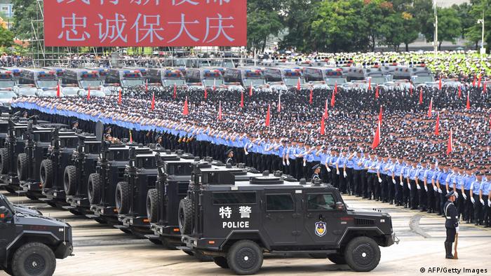 Тренировка на китайските сили за сигурност