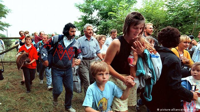 Grenzöffnung Österreich - Ungarn 1989 | DDR-Flüchtlinge (picture-alliance/dpa/Votava)