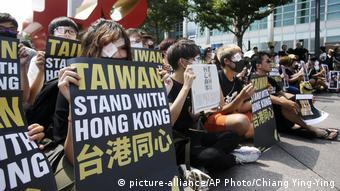 Taiwan | solidarische Proteste mit Hong Kong in Taipeh (picture-alliance/AP Photo/Chiang Ying-Ying)