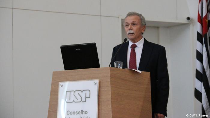 Brasilien Vorlesung Ricardo Galvao an der Universität in Sao Paulo (DW/N. Pontes)