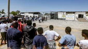 Προσφυγικό κατάλυμμα έξω από την Τρίπολη. Οι Ευρωπαίοι δεν θέλουν να εγκαταλείπουν οι πρόσφυγες τη Λιβύη