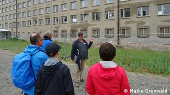 A guided tour of the grounds provided by the Prora Documentation Centre(Maike Grundwald)