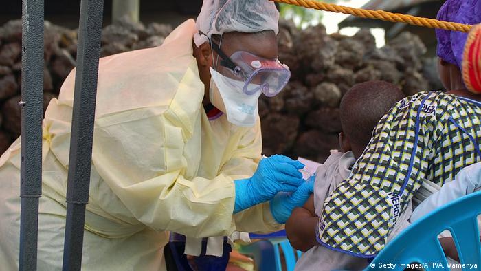 A nurse in Congo vaccinating a child against Ebola. (Getty Images/AFP/A. Wamenya)
