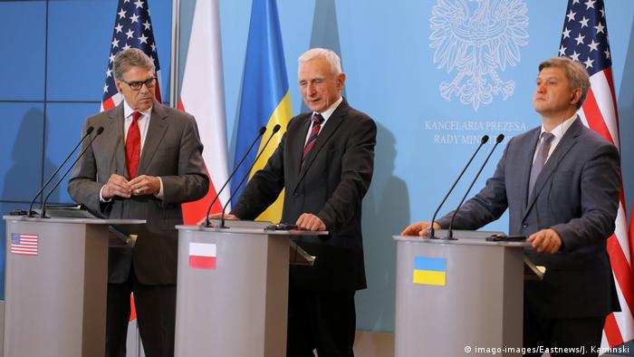 Петр Наимский при подписании договора о газовом сотрудничестве Польши, США и Украины 