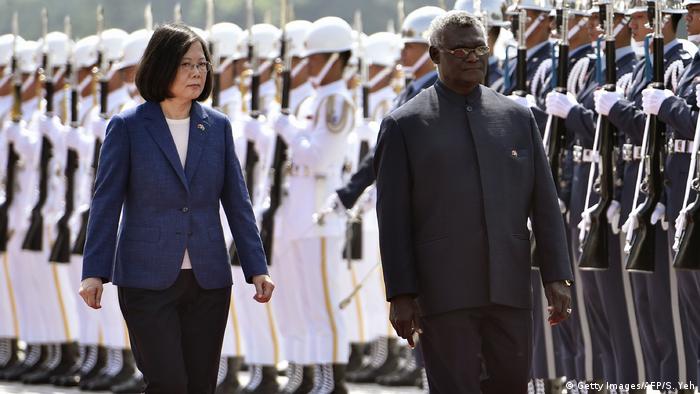 Taiwan Tsai Ing-wen und Manasseh Sogavare in Taipei (Getty Images/AFP/S. Yeh)