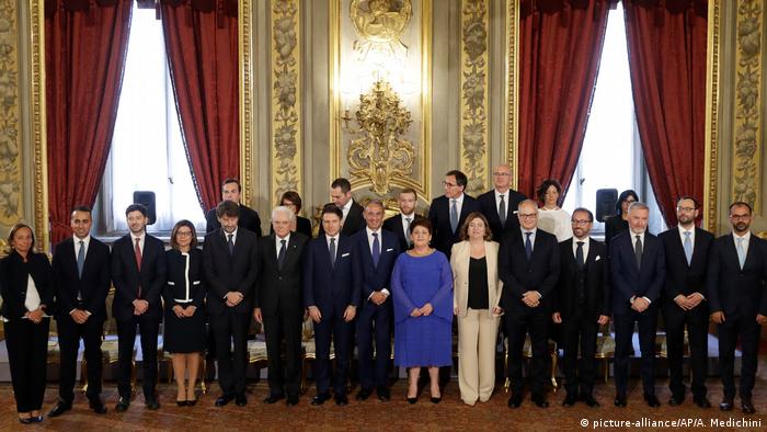 Italien Rom Vereidigung der neuen Minister (picture-alliance/AP/A. Medichini)