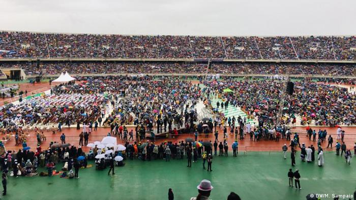 Mosambik Zimpeto-Stadion in Maputo vor der Papst Messe (DW/M. Sampaio)