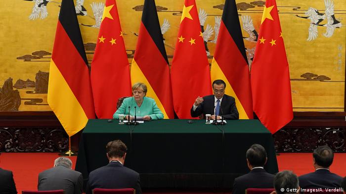 China Staatsbesuch l PK mit Bundeskanzlerin Merkel und dem chinesischen Ministerpräsidenten Li Keqiang (Getty Images/A. Verdelli)