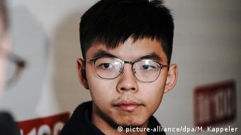 Deutschland Aktivist Joshua Wong kommt zur Bild100-Party (picture-alliance/dpa/M. Kappeler)