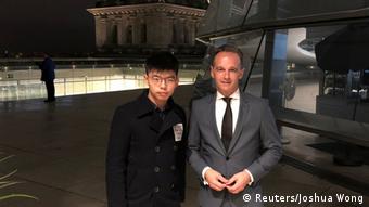 Deutschland | Hongkong-Aktivist Joshua Wong mit Außenminister Heiko Maas (Reuters/Joshua Wong)