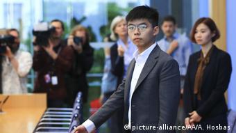 Joshua Wong vor der Bundespressekonferenz (picture-alliance/AA/A. Hosbas )