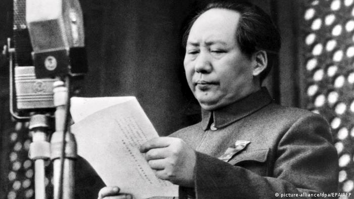 Mao Ce Dun shpall themelimin e RP të Kinës, 01.10.1949