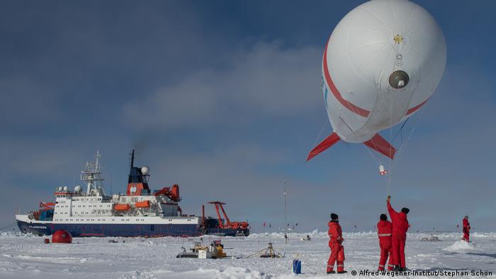 O navio Polastern ficará encalhado no Ártico durante um ano e servirá de base para os cientistas da expedição MOSAiC