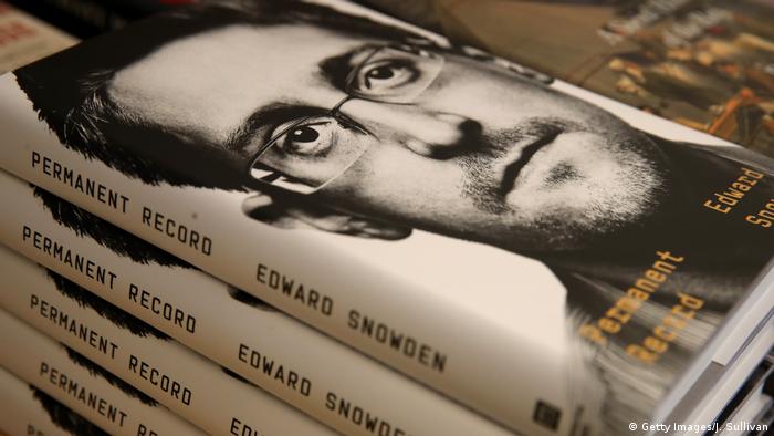 Edward Snowden Buchcover Permanent Record (Getty Images/J. Sullivan)