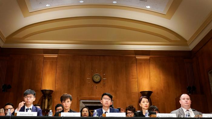 Hongkong-Aktivisten Joshua Wong und Denise Ho vor dem US-amerikanischen Kongress (Reuters/J. Roberts)