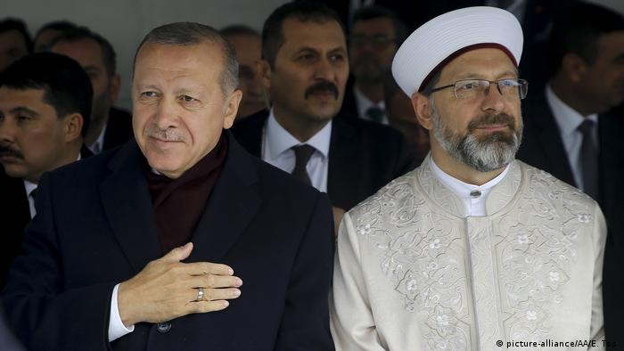 Türkei Tayyip Erdogan und Ali Erbas (picture-alliance/AA/E. Top )