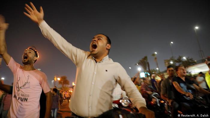 Göstericiler Cumhurbaşkanı Sisi'nin istifasını talep ediyor