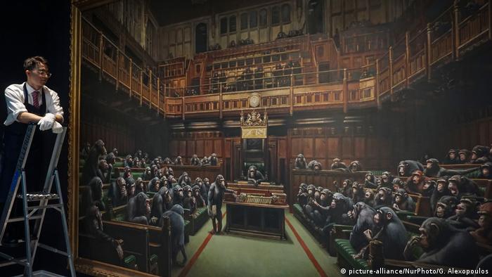 Banksy's painting Devolved Parliament at Sotheby's (picture-alliance/NurPhoto/G. Alexopoulos)