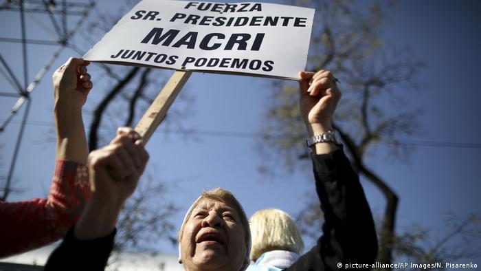 Argentinien Mauricio Macri Demonstration (picture-alliance/AP Images/N. Pisarenko)