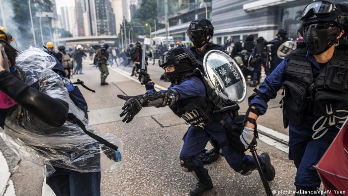 Hongkong Protest Polizei (picture-alliance/dpa/V. Yuen)