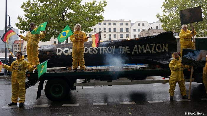 Protesto do Greenpeace contra visita do ministro Ricardo Salles a Berlim
