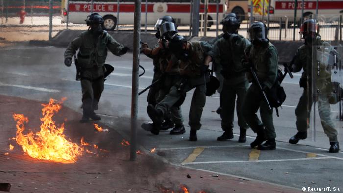 Hongkong 70 Jahre Volksrepublik China - Proteste (Reuters/T. Siu)