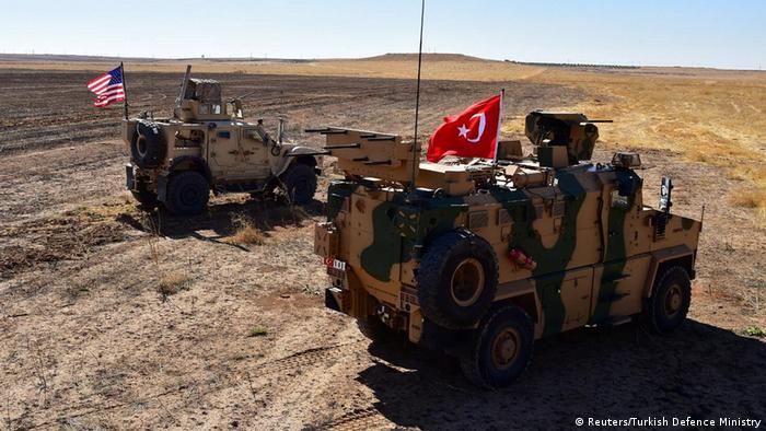 Syiren US und Türkisches Militärfahrzeug an der Grenze zur Türkei (Reuters/Turkish Defence Ministry)