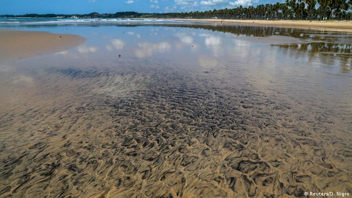 Brasilien Ölverschmutzug Strand in Cabo de Santo (Reuters/D. Nigro)