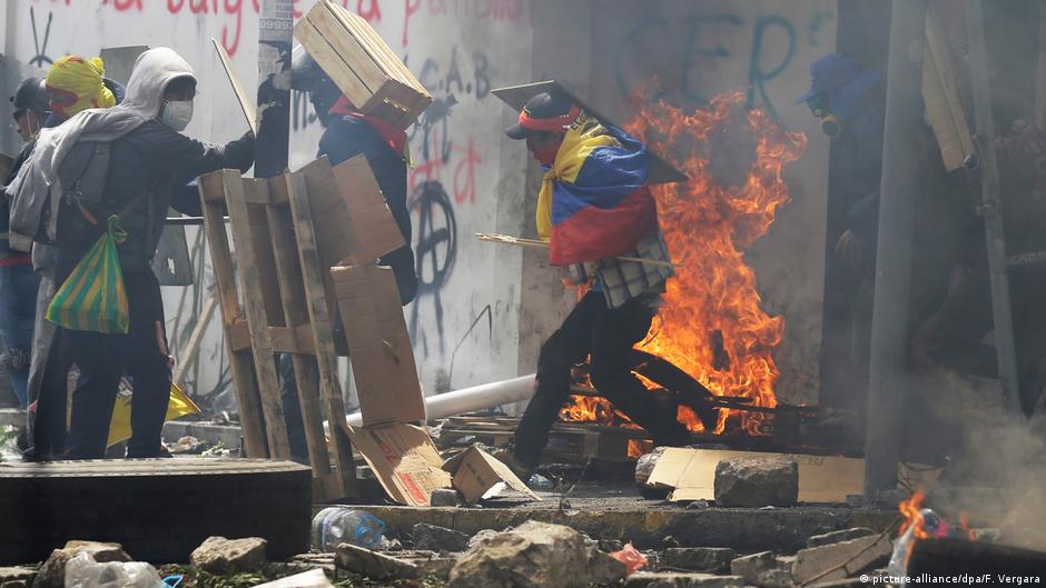 Ecuador president declares 'curfew' and 'militarization' in Quito | DW | 12.10.2019