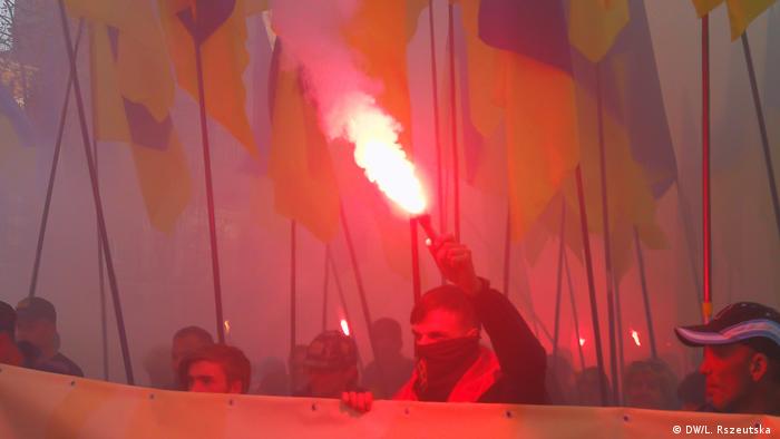 Учасники акції націоналістів у Києві палили фаєри 