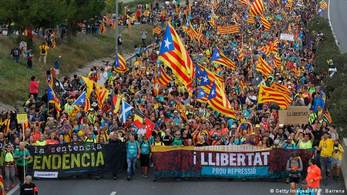 Spanien Barcelona | Proteste für die katalanische Unabhängigkeit (Getty Images/AFP/P. Barrena)
