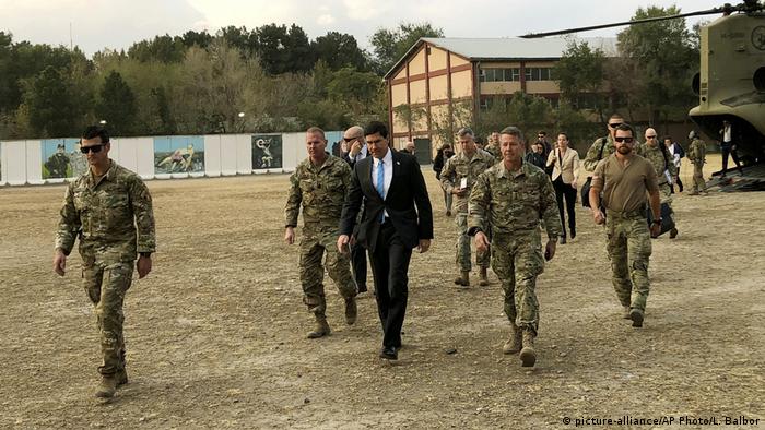 Afghanistan Kabul Besuch US Verteidigungsminister Esper (picture-alliance/AP Photo/L. Balbor)