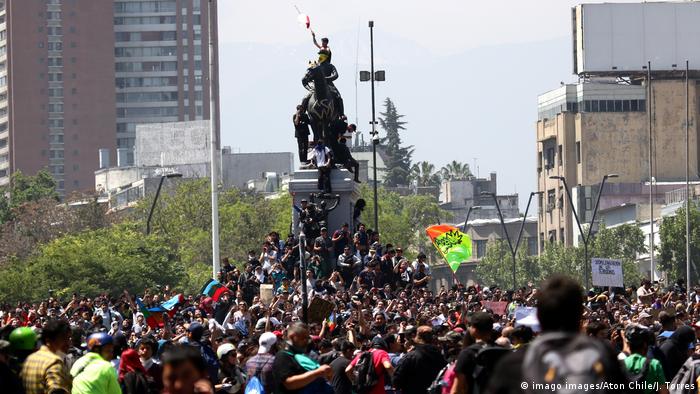 Chile Protest Santiago (imago images/Aton Chile/J. Torres)