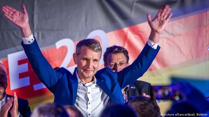 Sağ popülist AfD, partinin aşırı sağcı kanadının önde gelen ismi Björn Höcke'nin liderliğinde oylarını neredeyse 13 puan artırmayı başardı.