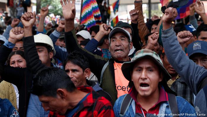 Cocaleros bolivianos simpatizantes del expresidente Evo Morales llegaron este viernes a Cochabamba desde Sacaba. (15.11.2019)