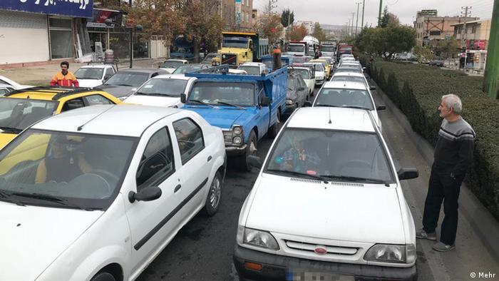 Long lines for fuel in Iran (Mehr)