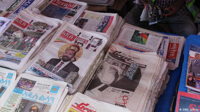 Ethiopian newspapers - one featuring Prime Minister Abiy Ahmed (DW/J. Jeffrey)