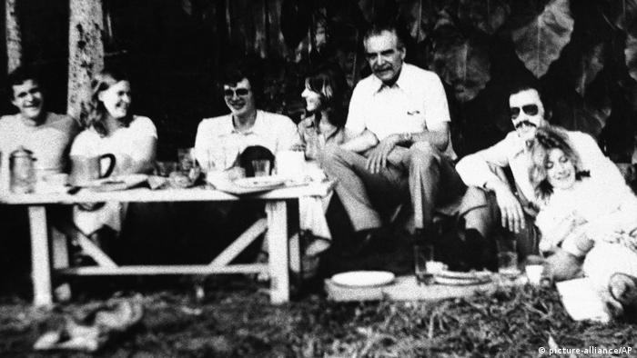 Josef Mengele mit Freunden in Brasilien (picture-alliance/AP)