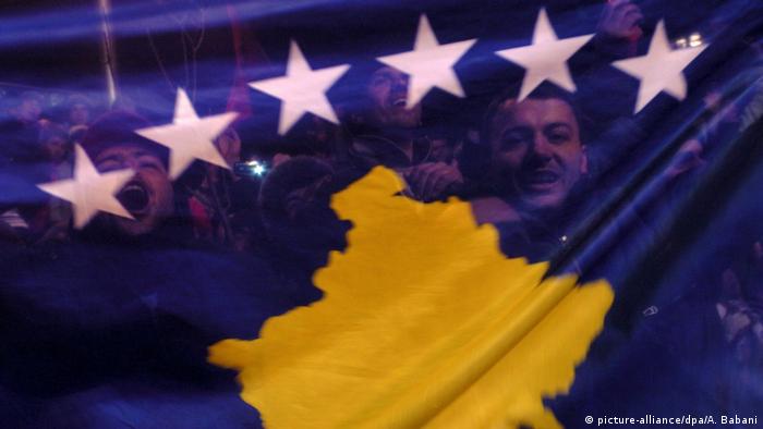 Kosovo | Ein Jahr Unabhängigkeit (picture-alliance/dpa/A. Babani)