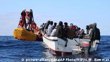 Italien | Rettungsschiff Ocean Viking (picture-alliance/dpa/AP Photo/MSF/H. W. Bowman)