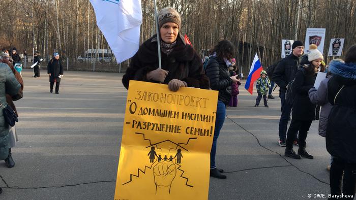 Russland | Proteste gegen russischen Gesetz über häuslicher Gewalt (DW/E. Barysheva)
