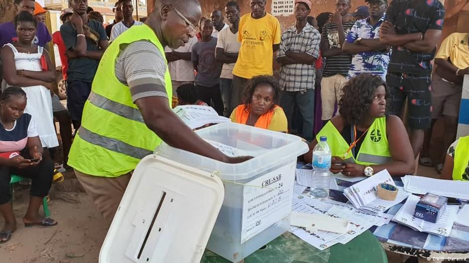 Guinea-Bissau presidential election: Ex-PMs advance to runoff as incumbent eliminated from race | DW | 27.11.2019
