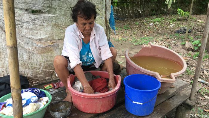 A menudo, las mujeres indígenas se ven relegadas a las tareas del hogar y de cuidado de los niños.