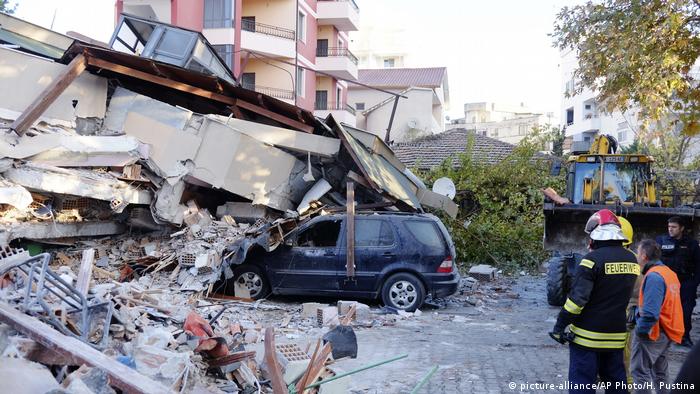 Albanien Erdbeben Zerstörung in Dürres (picture-alliance/AP Photo/H. Pustina)